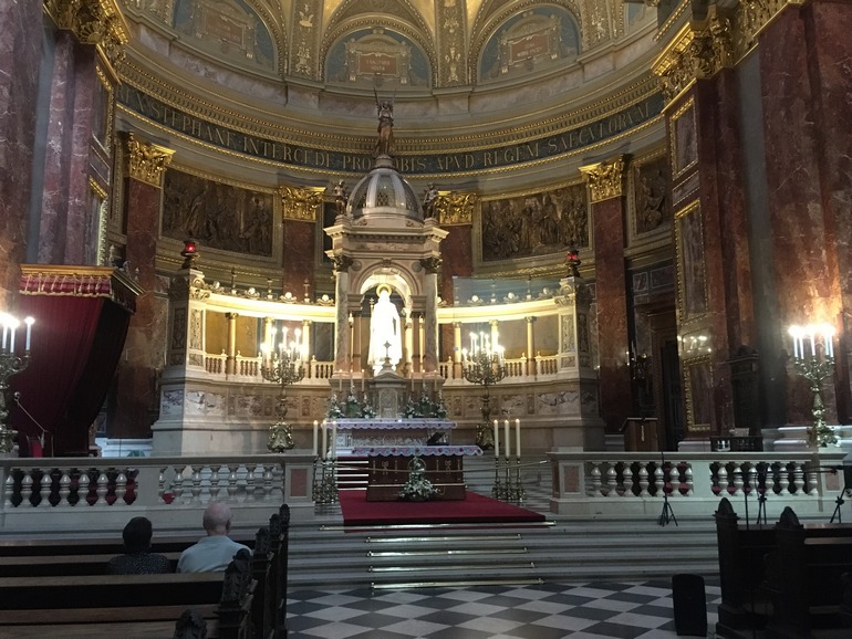 Interieur St. Stefans basiliek